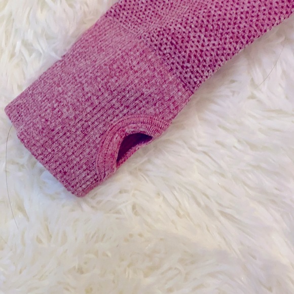 Super cute Athletic Crop Top - Picture 2 of 5